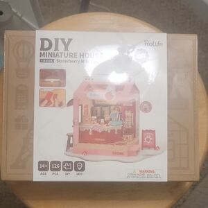 Rolife DIY Miniature House - Strawberry Milk Box - Pink Charm